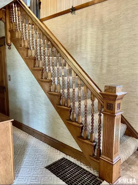 Entry Way - 837 Beach St, Kewanee, IL 61443 photo 3 of 6