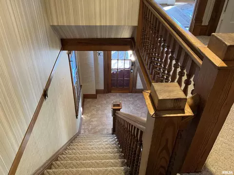 Entry Way - 837 Beach St, Kewanee, IL 61443 photo 5 of 6
