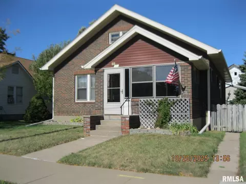 414 N 3rd Ave, Clinton, IA 52732