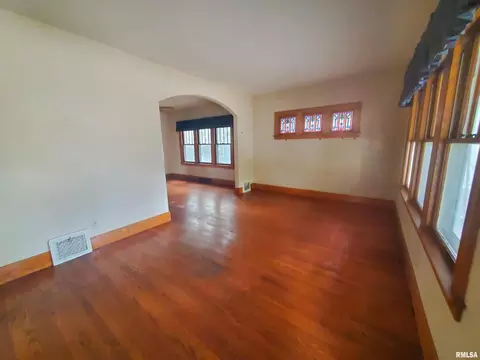 1182 25th St, Moline, IL 61265 photo 8