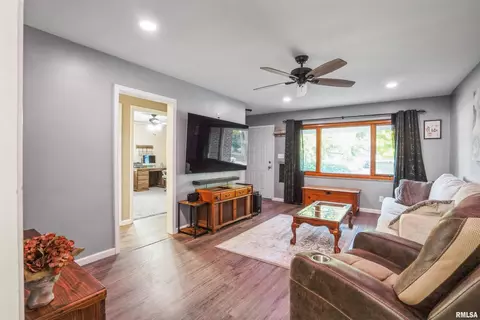 824 9th Ave, Fulton, IL 61252 photo 4