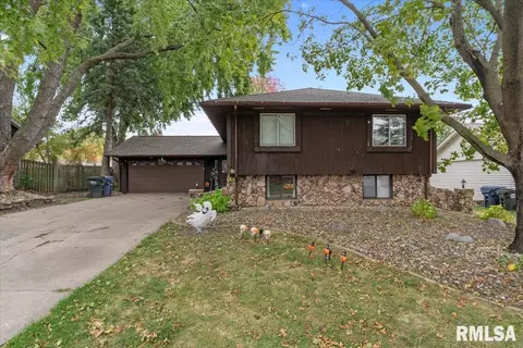 5721 Taylor St, Davenport, IA 52806