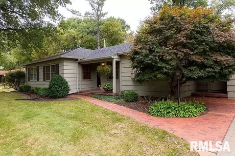 2234 Fairhaven Rd, Davenport, IA 52803