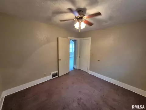 548 Edwards St, Kewanee, IL 61443 photo 5