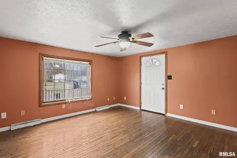 Living - 220 E Wilcox St, Springfield, IL 62707 photo 5 of 5