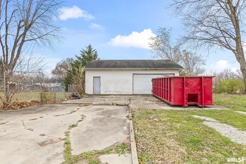 Exterior - 220 E Wilcox St, Springfield, IL 62707 photo 2 of 6