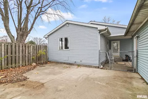 Exterior - 220 E Wilcox St, Springfield, IL 62707 photo 3 of 6