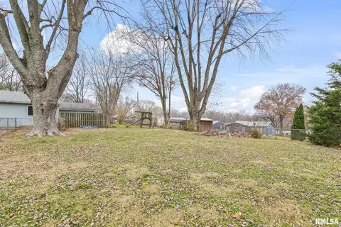 Exterior - 220 E Wilcox St, Springfield, IL 62707 photo 4 of 6