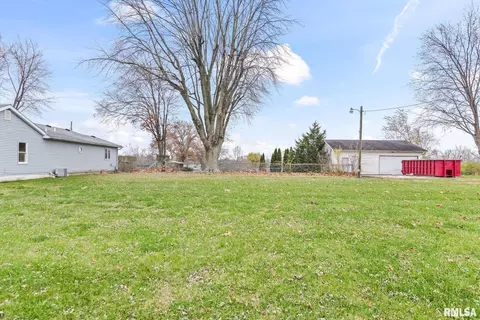 Exterior - 220 E Wilcox St, Springfield, IL 62707 photo 1 of 6
