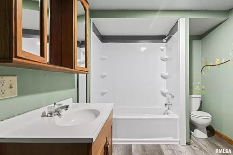 Bath - 220 E Wilcox St, Springfield, IL 62707 photo 1 of 4