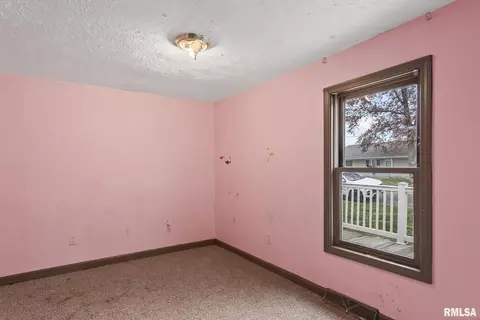 Bedroom - 220 E Wilcox St, Springfield, IL 62707 photo 1 of 7