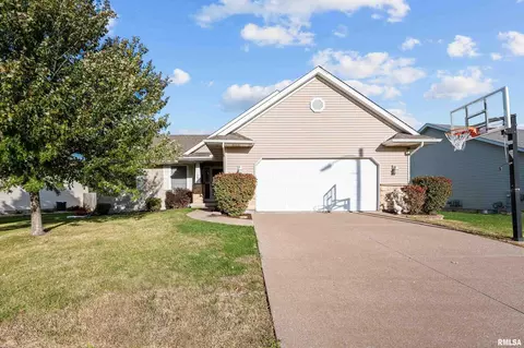 1405 E 7th St, Coal Valley, IL 61240
