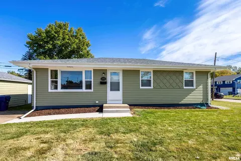 2905 N Pine St, Davenport, IA 52804