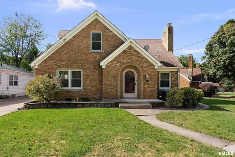 2121 10th St, East Moline, IL 61244
