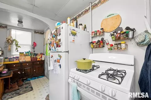 Kitchen - 1618 11th Ave, Moline, IL 61265 photo 1 of 5
