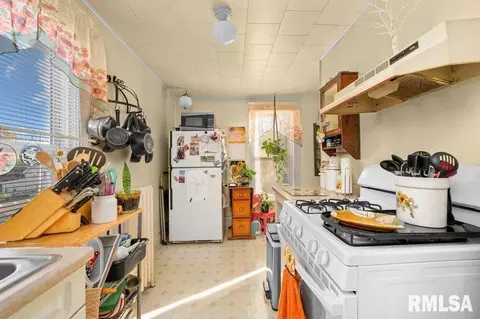 Kitchen - 1618 11th Ave, Moline, IL 61265 photo 4 of 5