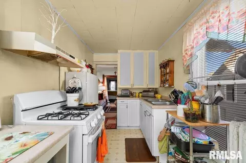 Kitchen - 1618 11th Ave, Moline, IL 61265 photo 3 of 5
