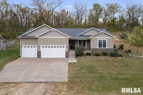 1215 Waverly Rd, Davenport, IA 52804