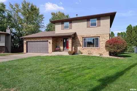 2506 E 35th St Ct, Davenport, IA 52807
