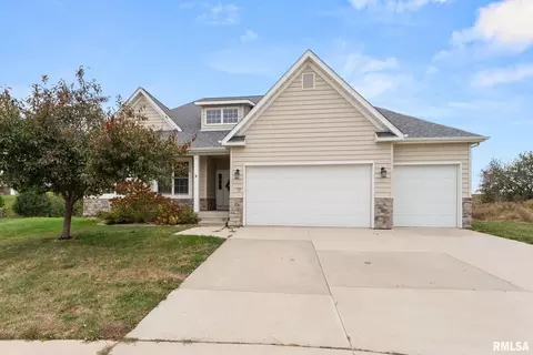 17 Greystone Ct, Le Claire, IA 52753