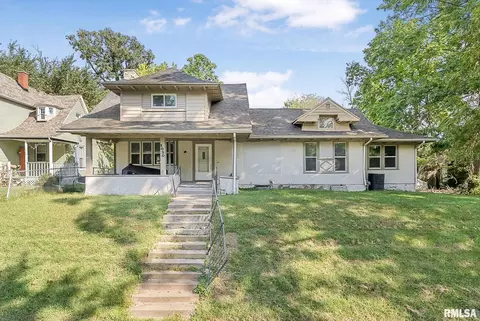 1020 E 15th St, Davenport, IA 52803