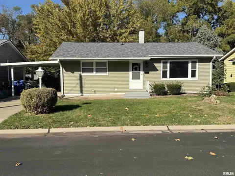 2110 Cody St, Bettendorf, IA 52722