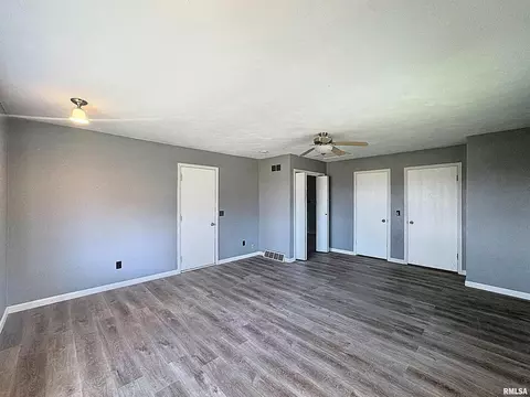 Bedroom - 6520 Us 150 Hwy, Alpha, IL 61413 photo 5 of 6
