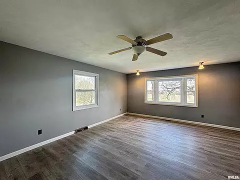 Living - 6520 Us 150 Hwy, Alpha, IL 61413 photo 5 of 5