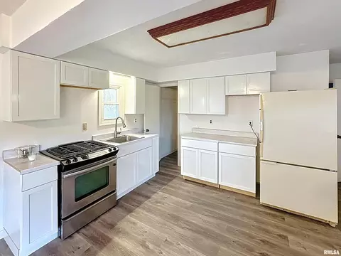 Kitchen - 6520 Us 150 Hwy, Alpha, IL 61413 photo 1 of 1