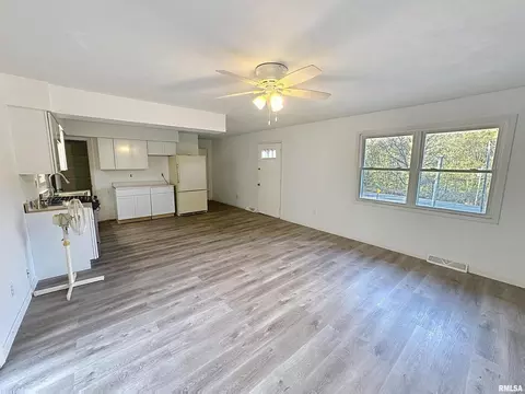 Living - 6520 Us 150 Hwy, Alpha, IL 61413 photo 3 of 5
