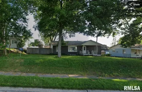 1344 W 37th St, Davenport, IA 52806