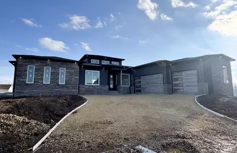 1709 Katie Ct, Davenport, IA 52807