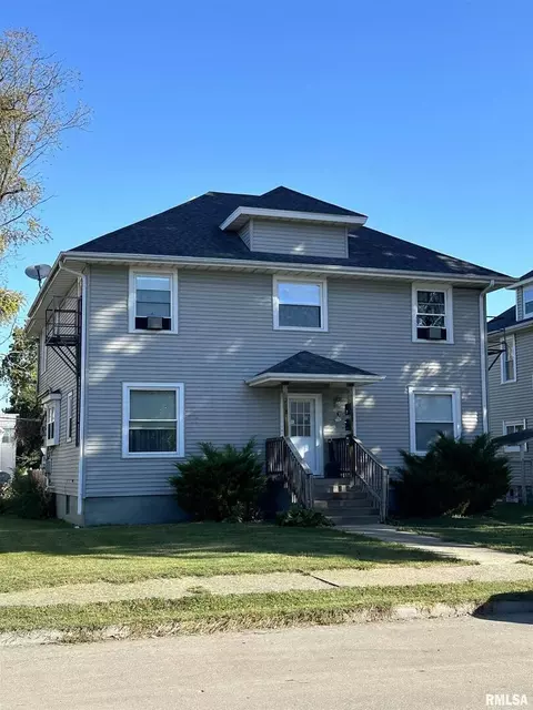 712 6th Ave S, Clinton, IA 52732