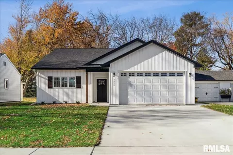 1323 5th Ave, Dewitt, IA 52742