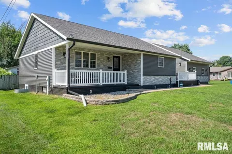 711 Scott Ct, Camanche, IA 52730