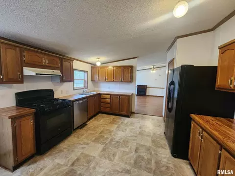 114 E Main St, Ewing, IL 62836 photo 8