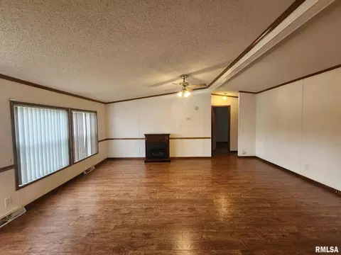 114 E Main St, Ewing, IL 62836 photo 4