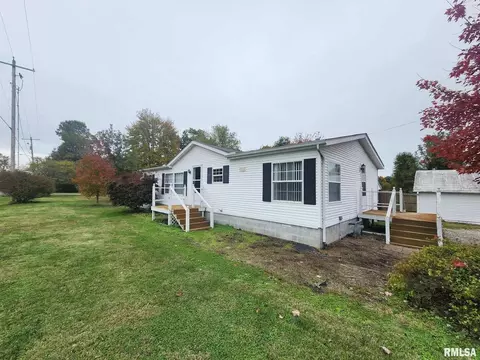 114 E Main St, Ewing, IL 62836 photo 2