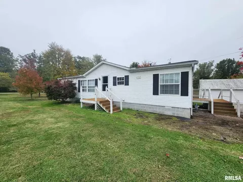 114 E Main St, Ewing, IL 62836