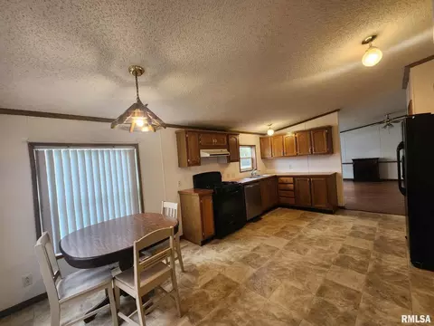 114 E Main St, Ewing, IL 62836 photo 7