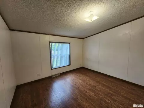 114 E Main St, Ewing, IL 62836 photo 17