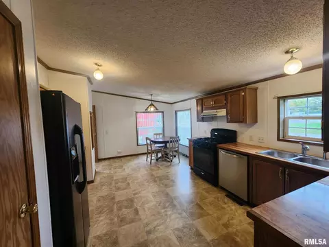 114 E Main St, Ewing, IL 62836 photo 5