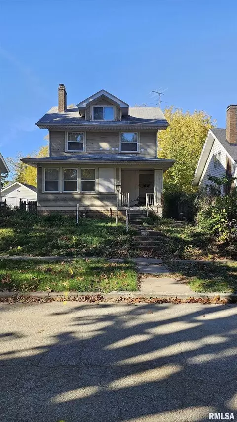 2218 Western Ave, Davenport, IA 52803