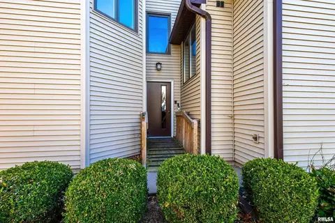 3948 Partridge Cir #U, Bettendorf, IA 52722