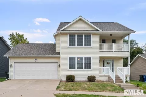 28 W Village Cir, Davenport, IA 52806