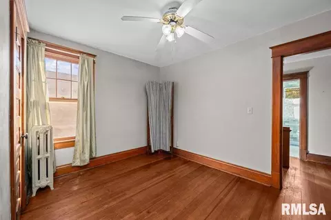 2105 15th St, Moline, IL 61265 photo 17