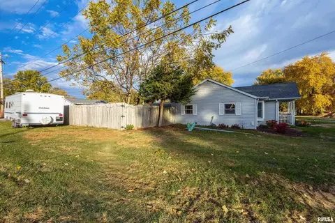 1218 N 14th St, Silvis, IL 61282 photo 3
