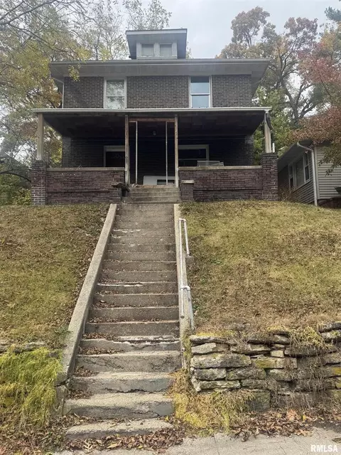 111 N Park St, Savanna, IL 61074