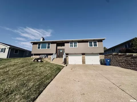 708 Tower Rd, Clinton, IA 52732