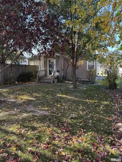2362 Barker St, Clinton, IA 52732